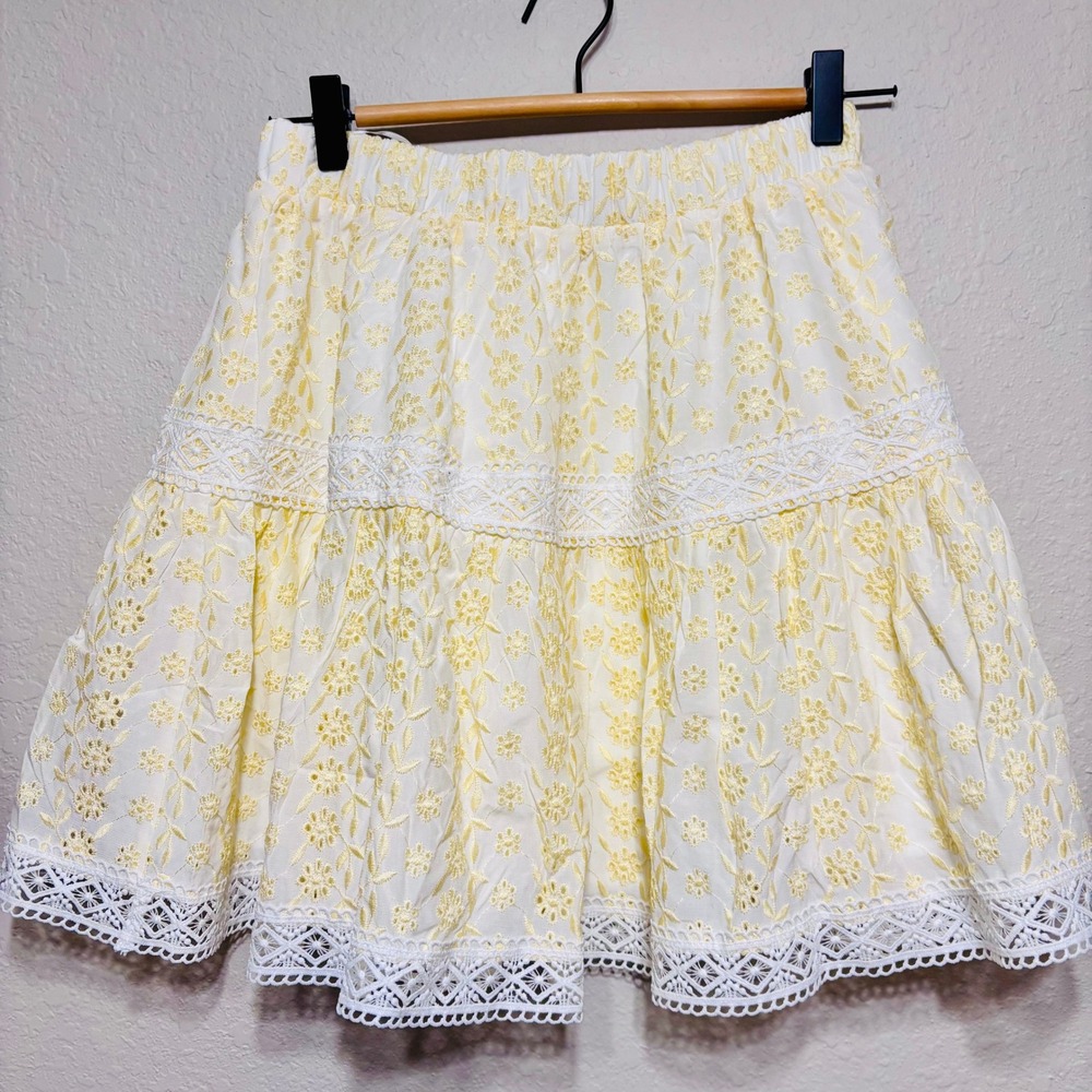 Strut and Bolt Los Angeles Coquette Embroidered Flared Lace-Trim Mini Skirt Sz M